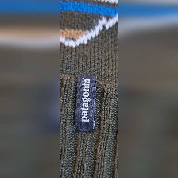 EUC Patagonia Mocha Hiking Outdoor Boho Warm Winter Beanie Hat Cap w/ PomPom main image 4